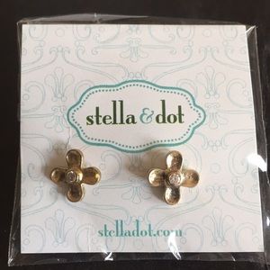 Stella & Dot flower earrings